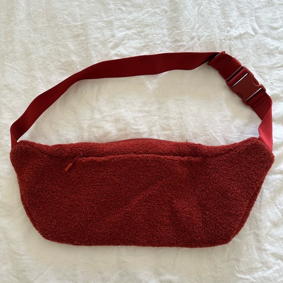 Lululemon On The Beat Belt Bag Sherpa - Picture 7 of 8